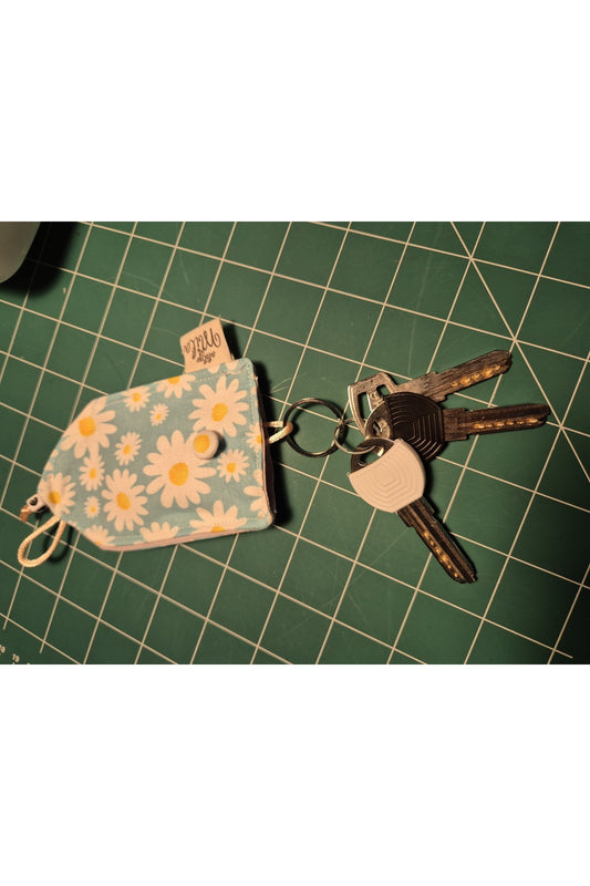 Mavi Papatya Desenli Düzenleyici Kumaş Anahtarlık