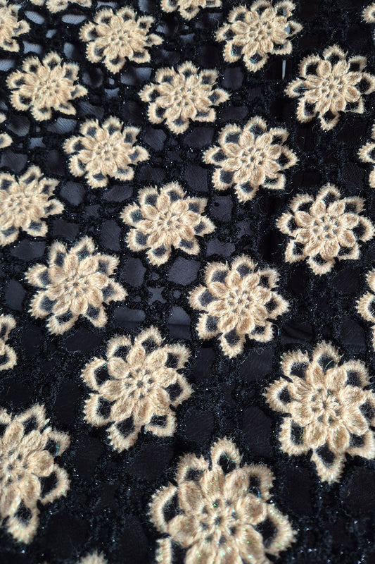 Kahverengi Çiçekli Siyah Şal