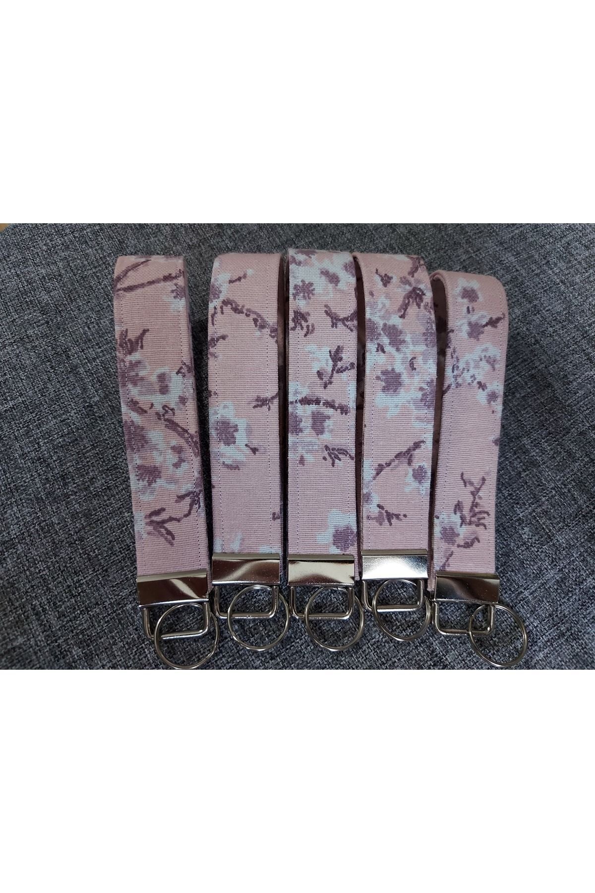 MOR ÇİÇEKLİ KUMAŞ ANAHTARLIK