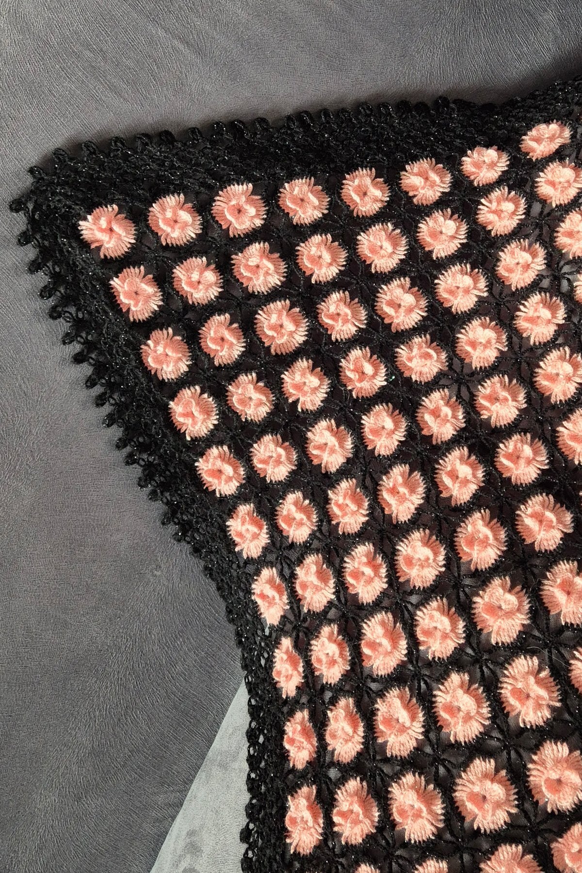 Pembe Pıtırcık Çiçekli Siyah Şal