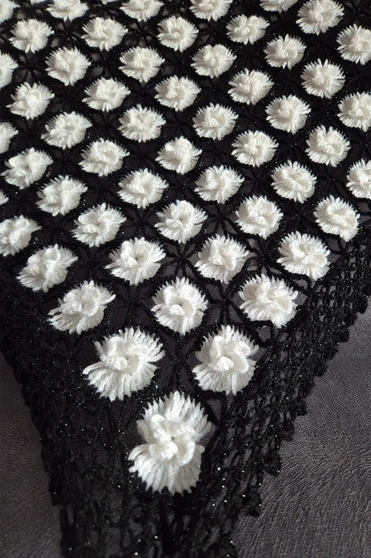 Beyaz Pıtırcık Çiçekli Siyah Şal