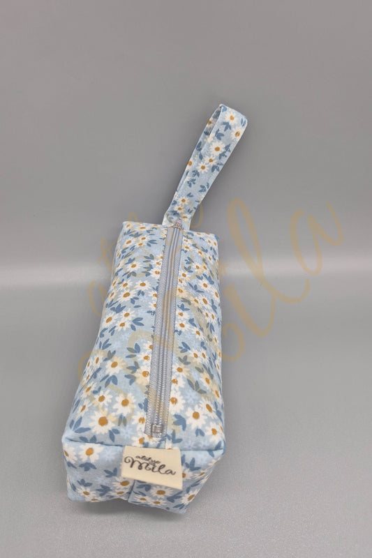 Mavi Minik Çiçekli Kalem Kutusu