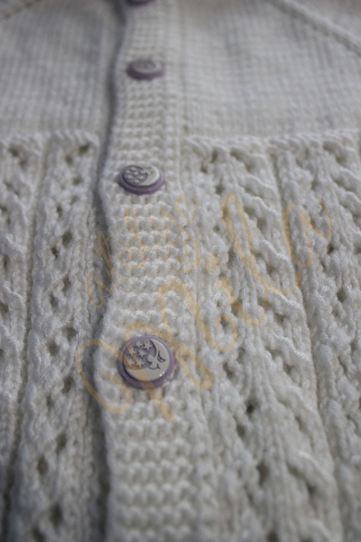 Beyaz Yarım Kol Bebek Yeleği