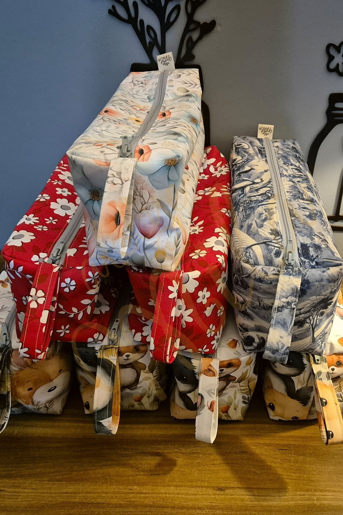 Kırmızı Beyaz Çiçekli XL Düzenleyici Çanta