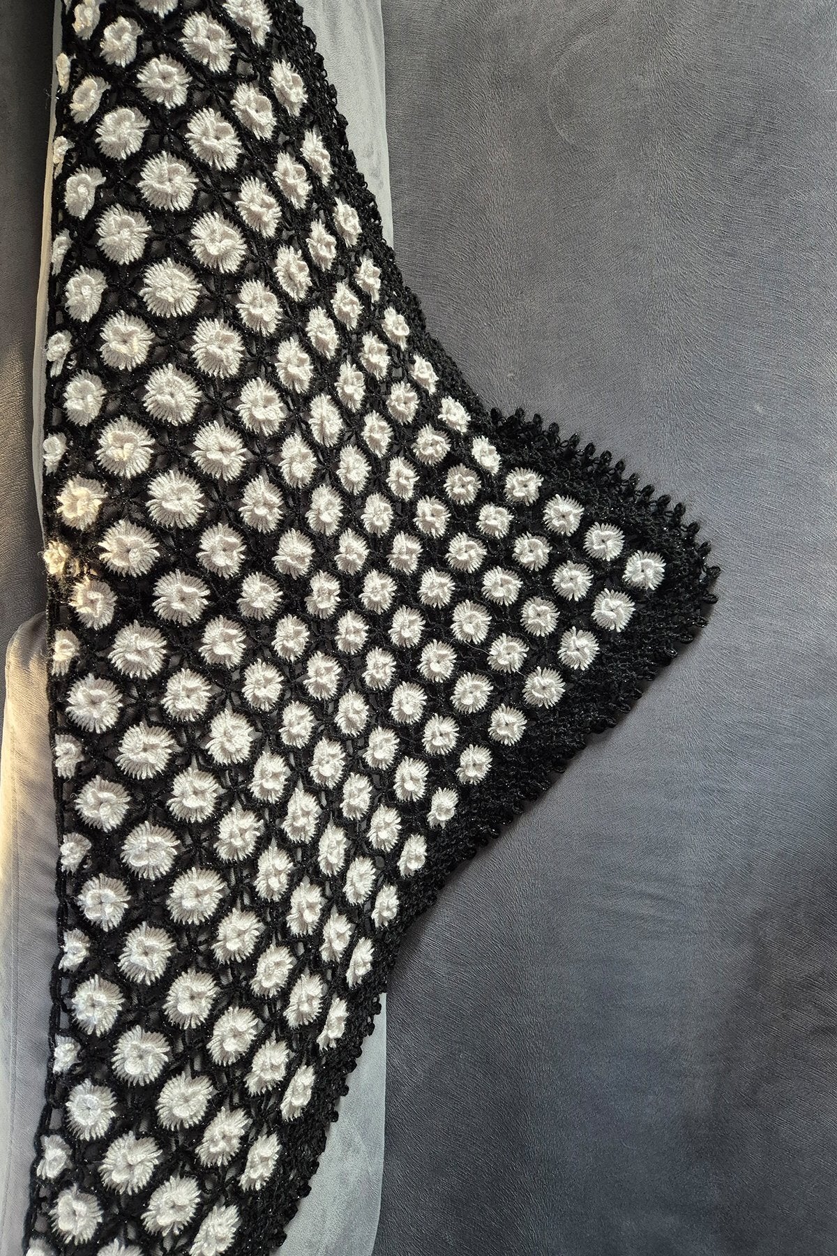 Gri Pıtırcık Çiçekli Siyah Şal