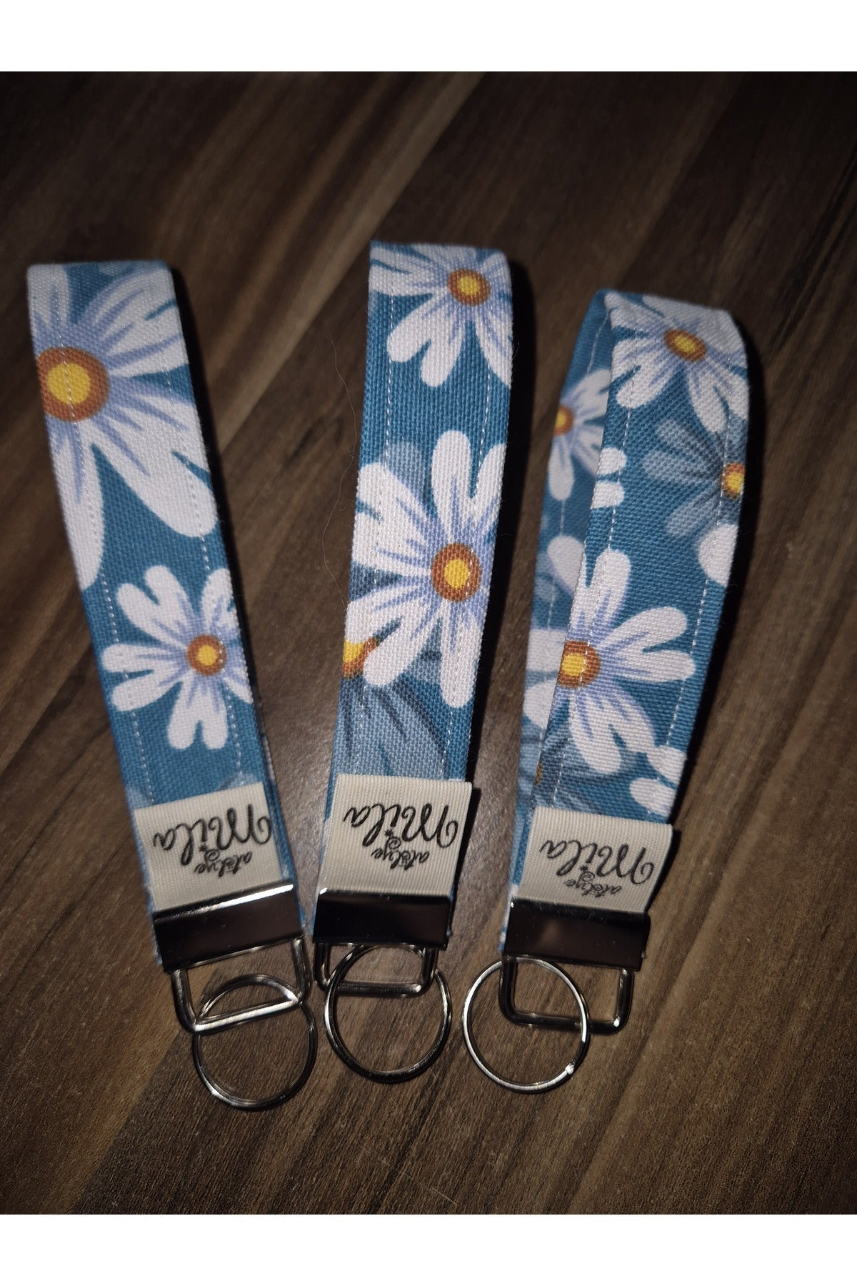 BEYAZ ÇİÇEKLİ YEŞİL KUMAŞ ANAHTARLIK