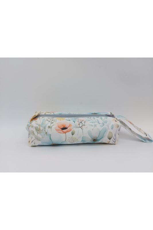 Pastel Renk Çiçekler Kalem Kutusu