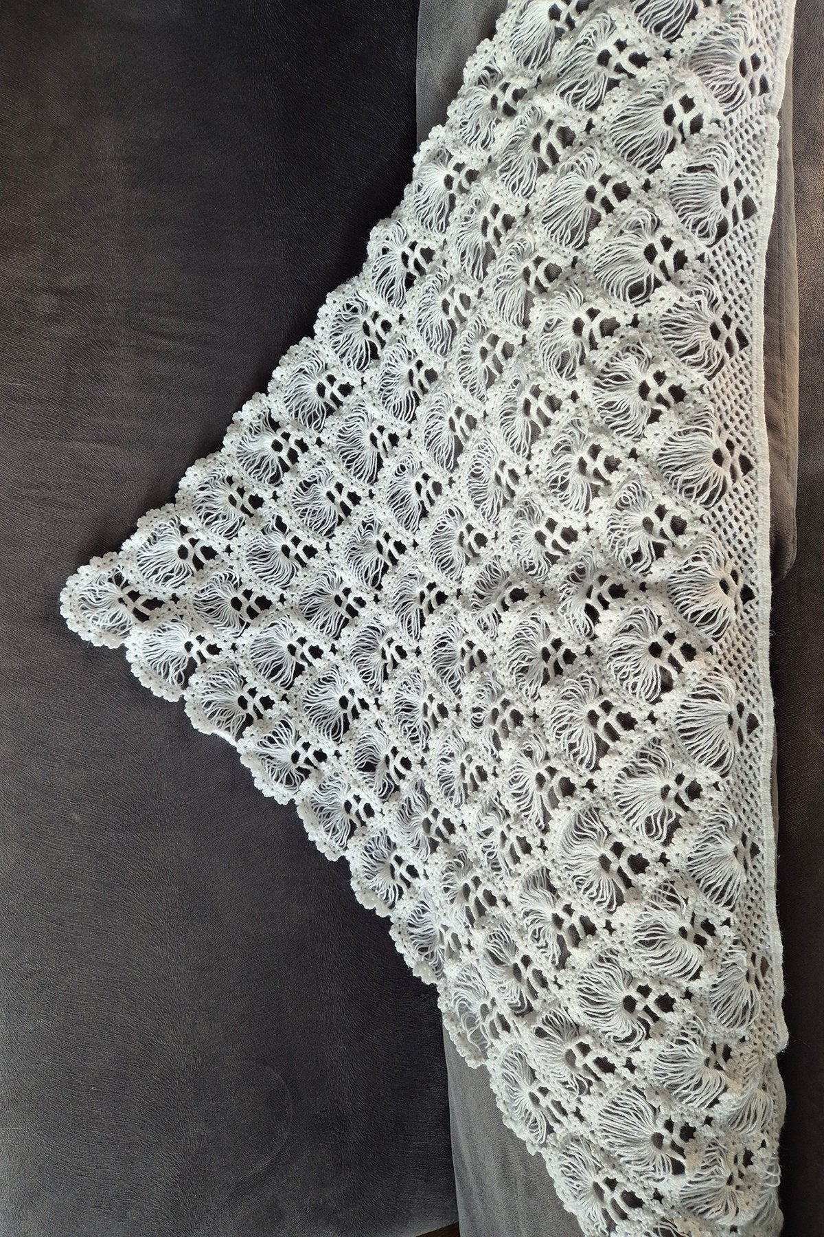 Beyaz Yelpaze Model Şal