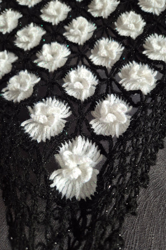 Beyaz Pıtırcık Çiçekli Siyah Şal