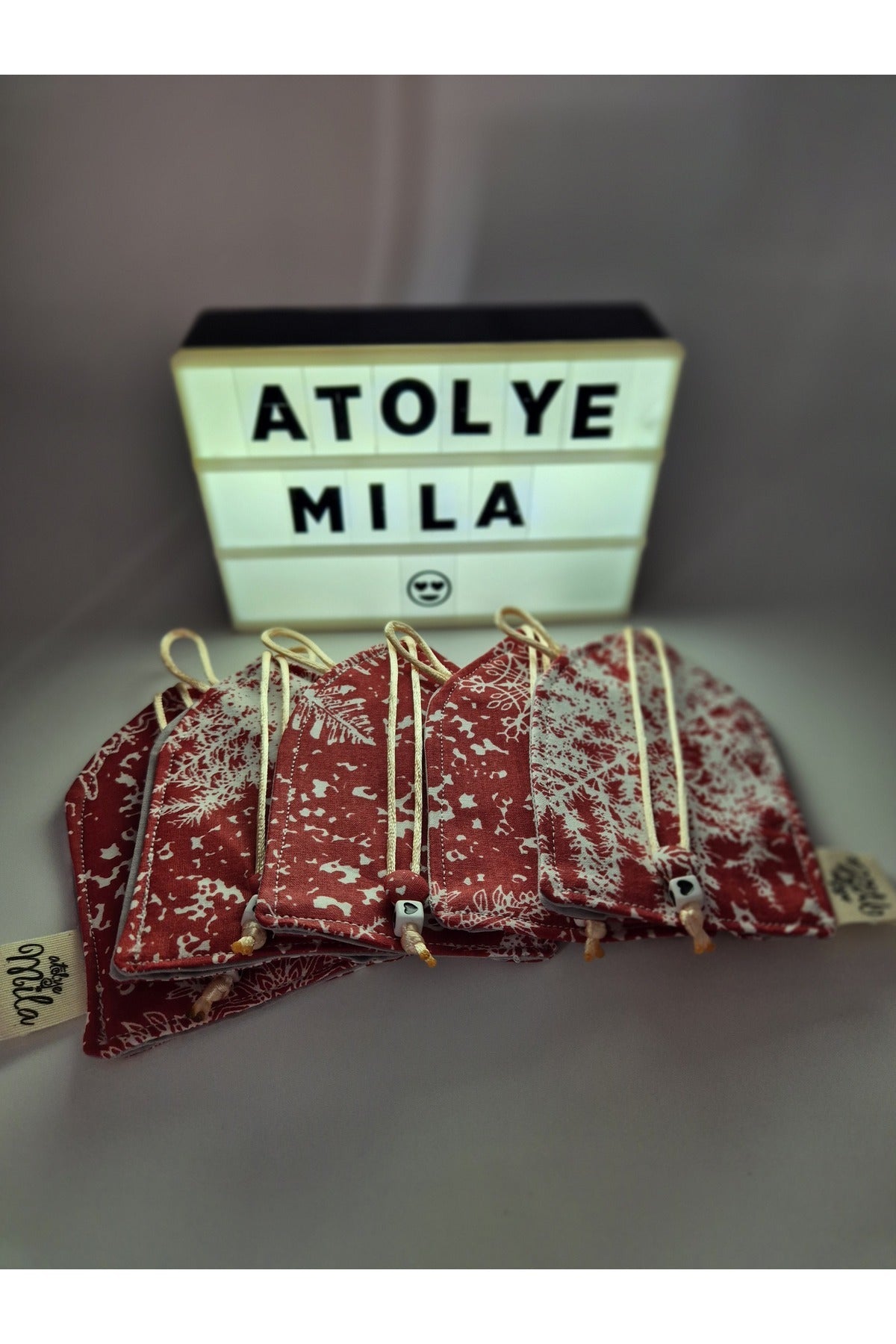 Kırmızı Kış Desenli Düzenleyici KUMAŞ ANAHTARLIK