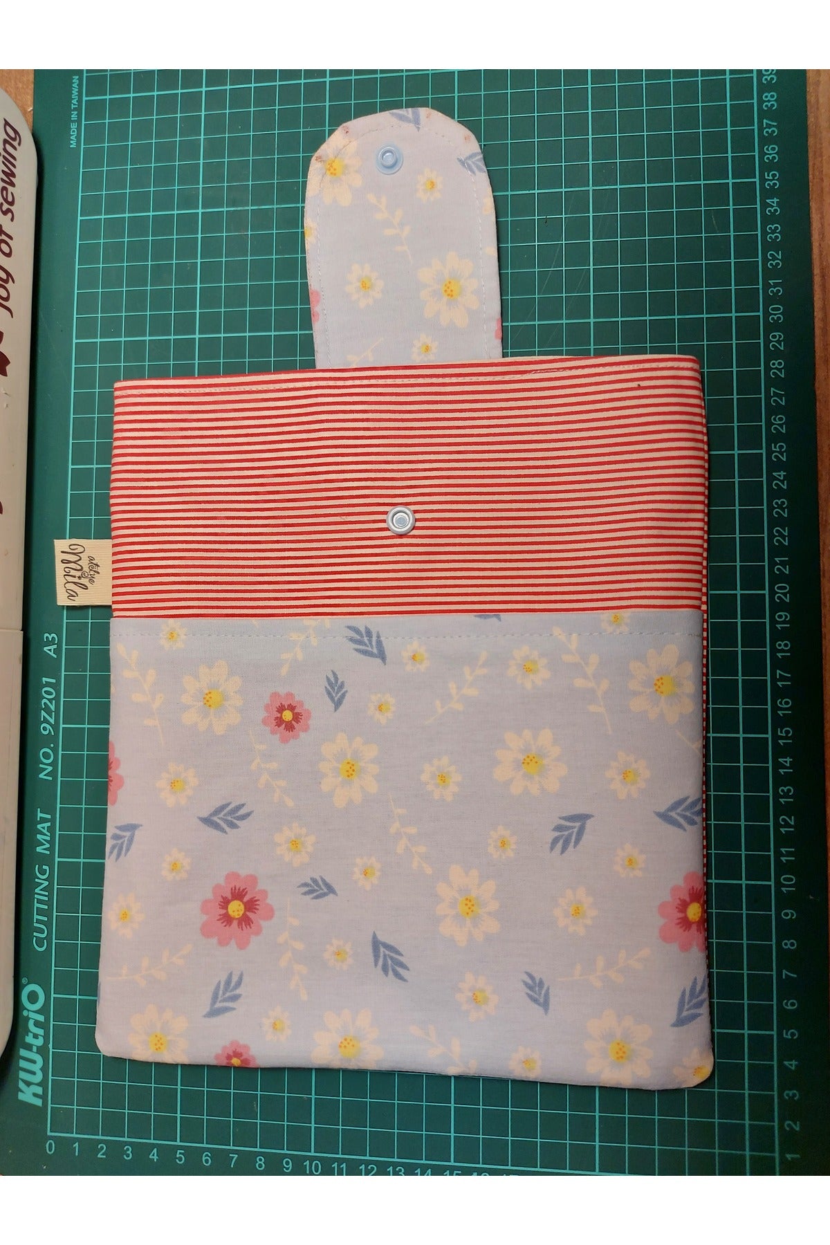 Mavili Çiçekli Kitap Kılıfı