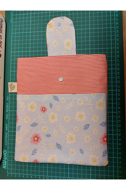 Mavili Çiçekli Kitap Kılıfı