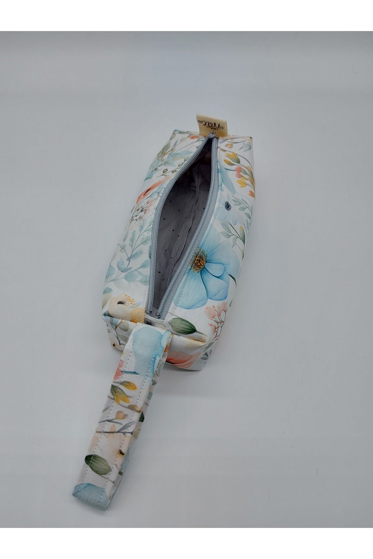 Pastel Renk Çiçekler Kalem Kutusu