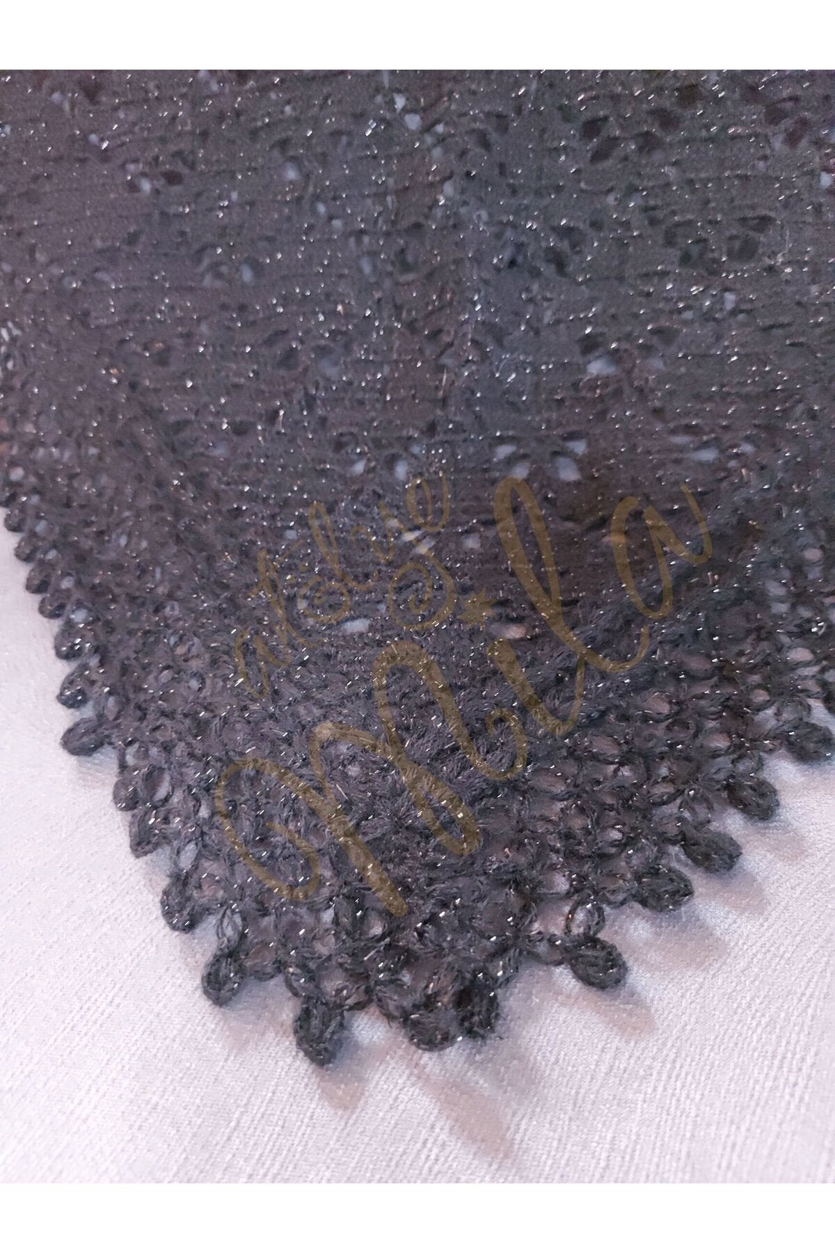 Siyah Yaprak Dolgulu Şal