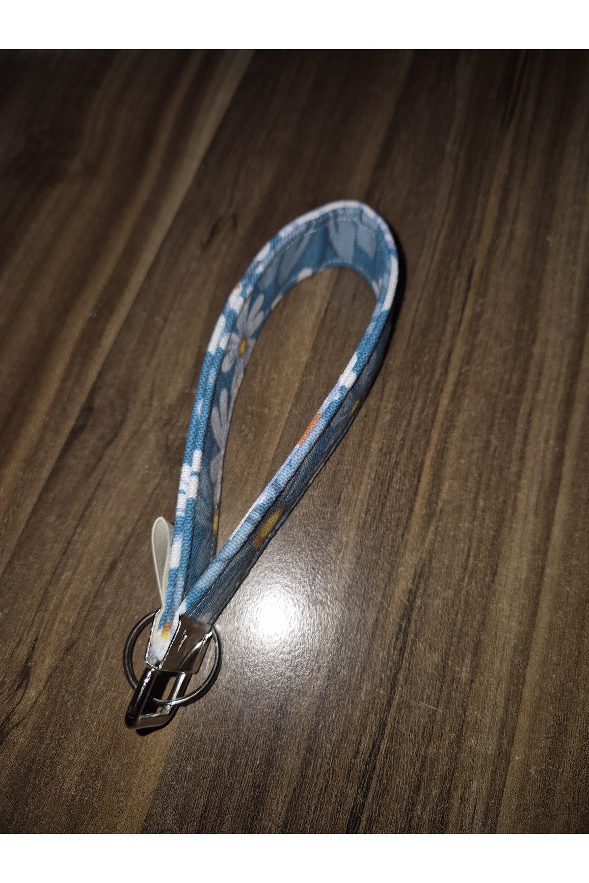 BEYAZ ÇİÇEKLİ YEŞİL KUMAŞ ANAHTARLIK