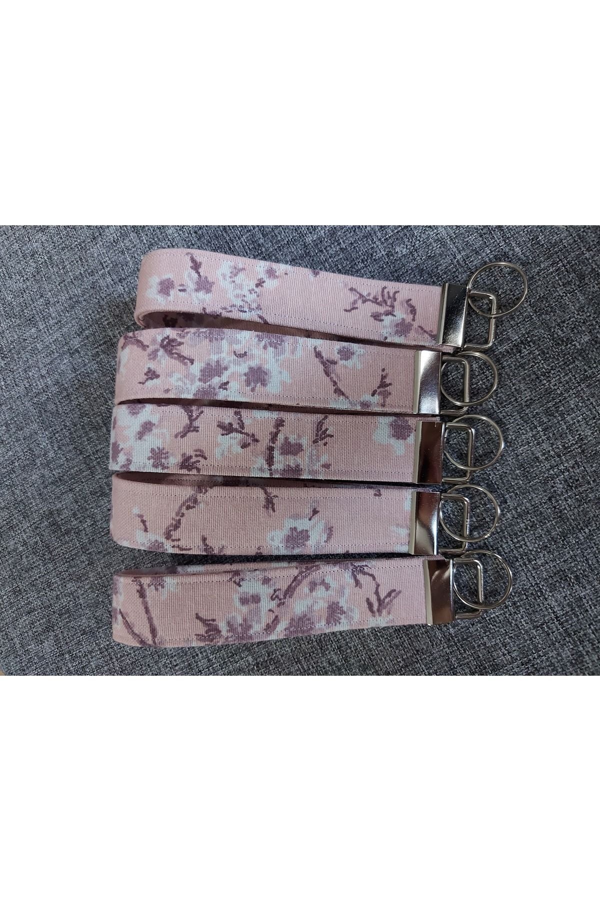 MOR ÇİÇEKLİ KUMAŞ ANAHTARLIK