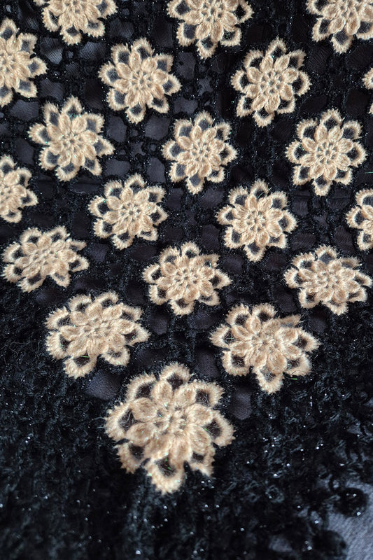 Kahverengi Çiçekli Siyah Şal