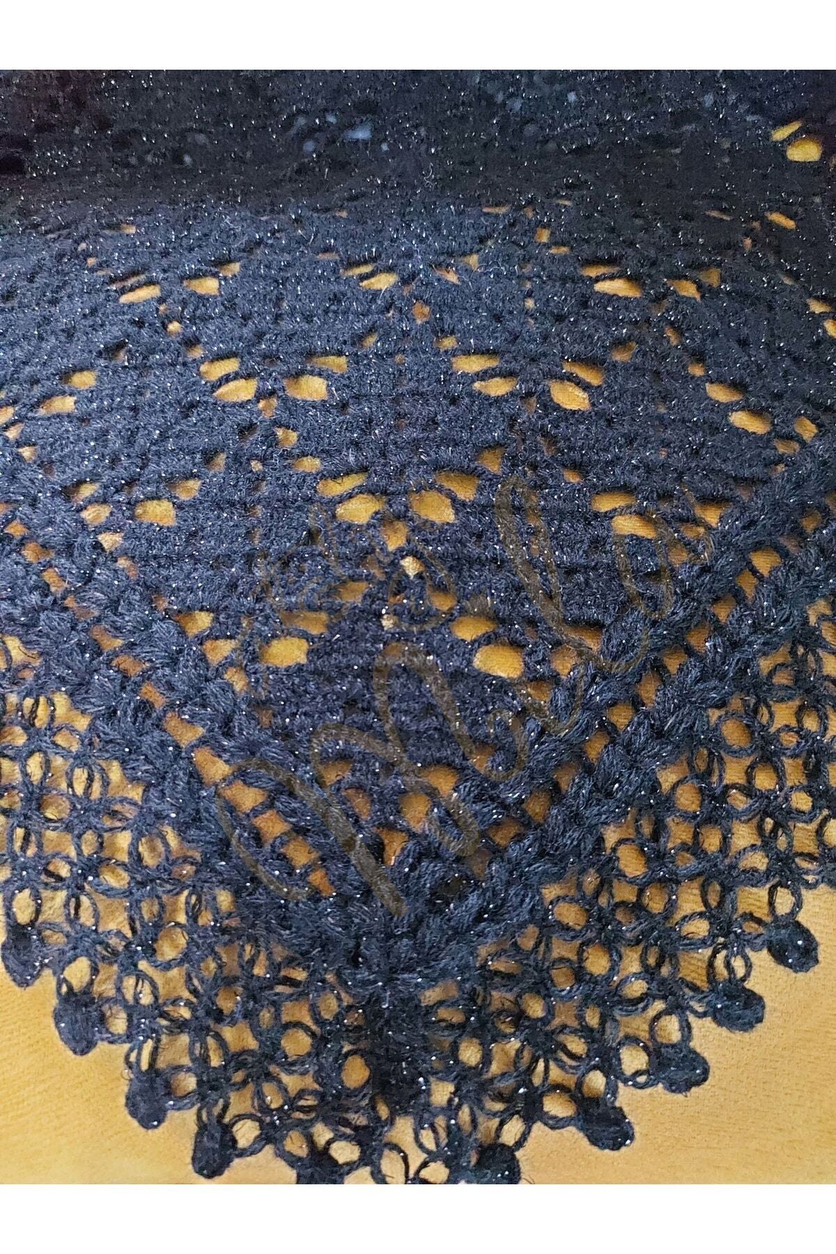 Siyah Yaprak Dolgulu Şal