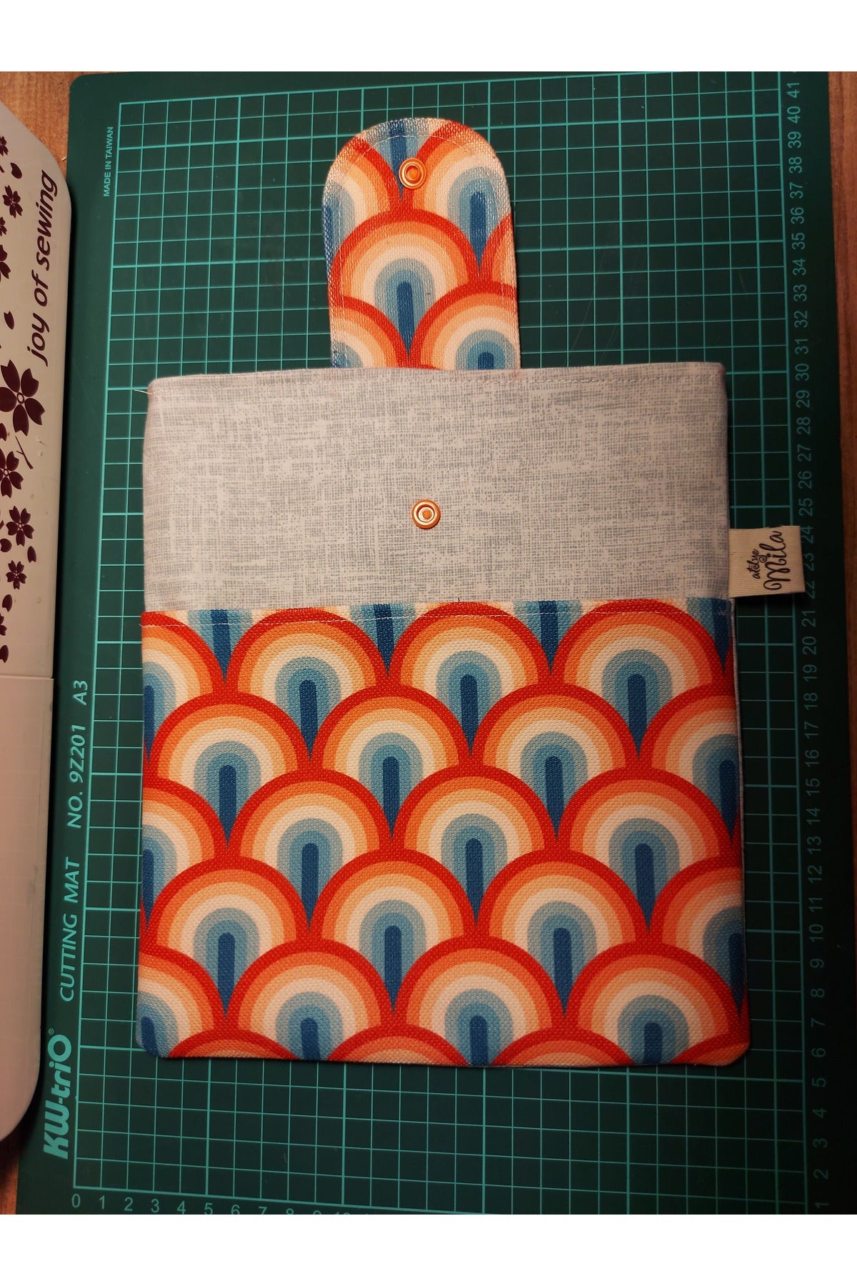 Gökkuşağı Desenli Kitap Kılıfı