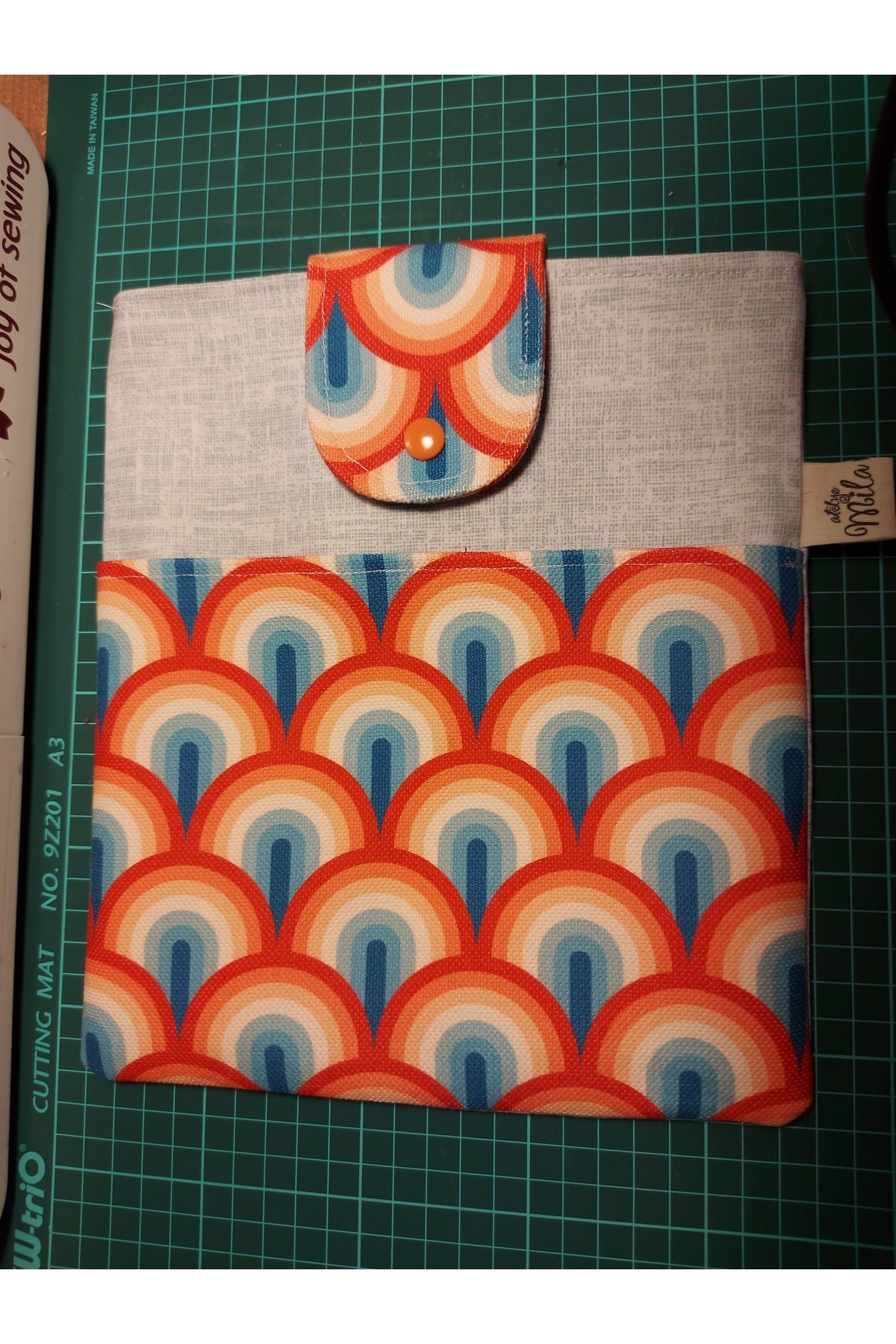 Gökkuşağı Desenli Kitap Kılıfı