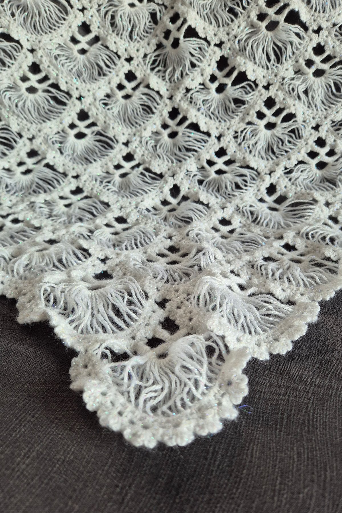 Beyaz Yelpaze Model Şal