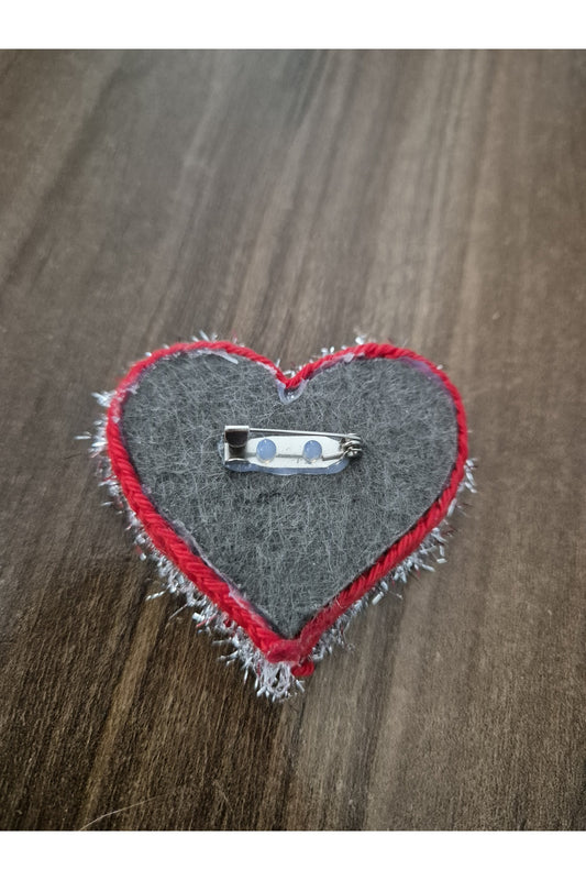 KIRMIZI KALPLİ PUNCH İŞİ YAKA İĞNESİ