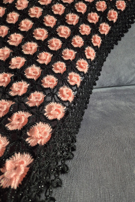 Pembe Pıtırcık Çiçekli Siyah Şal