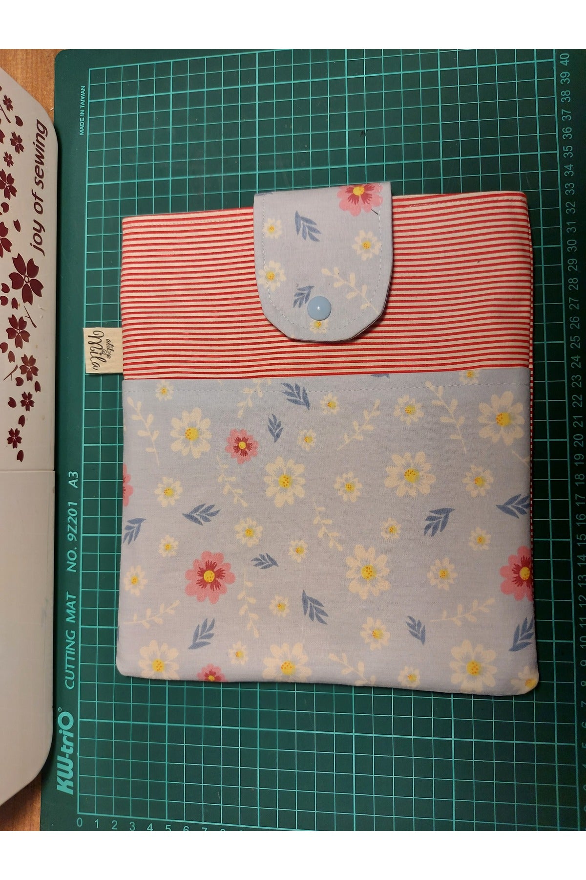 Mavili Çiçekli Kitap Kılıfı