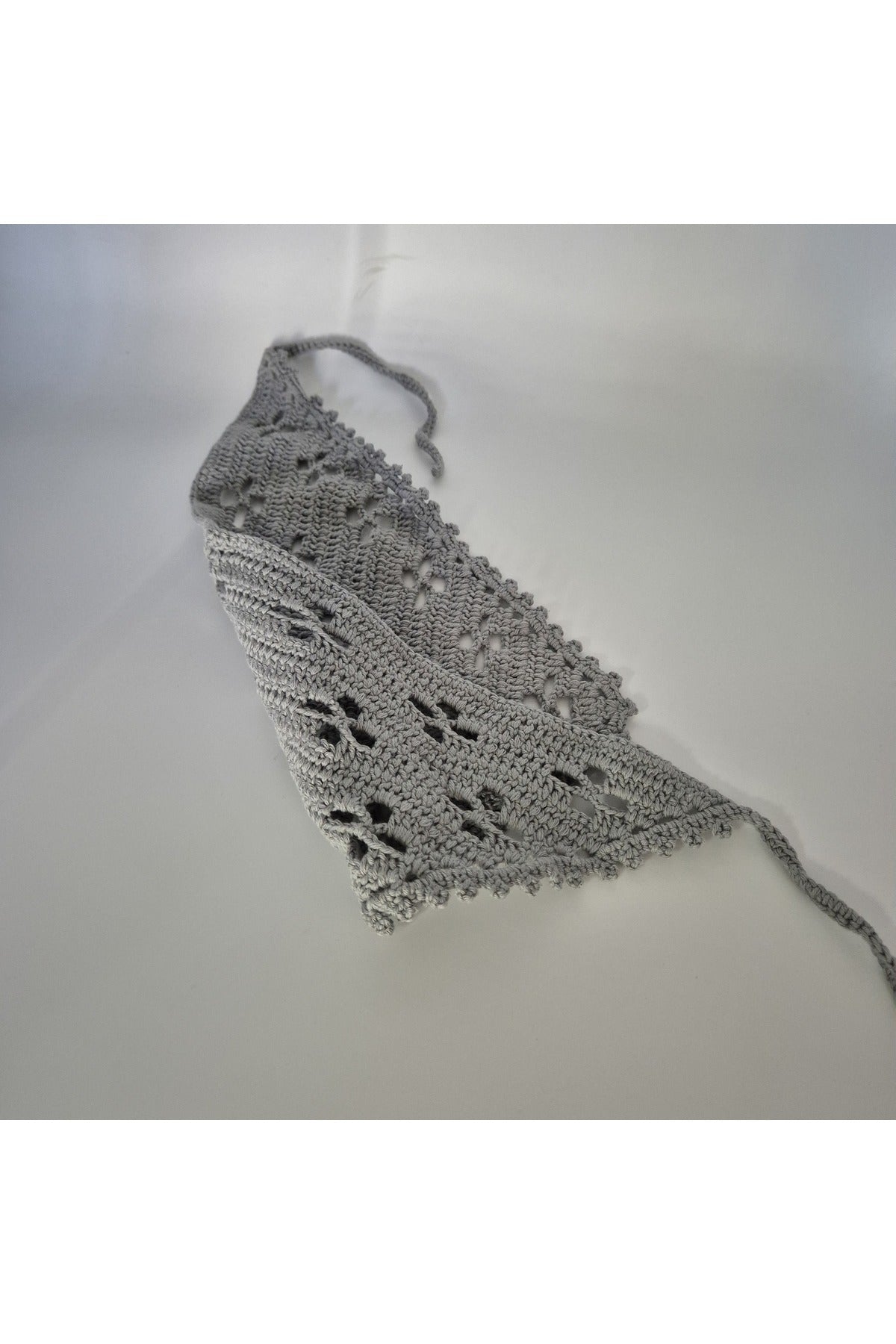 Gri örgü bandana